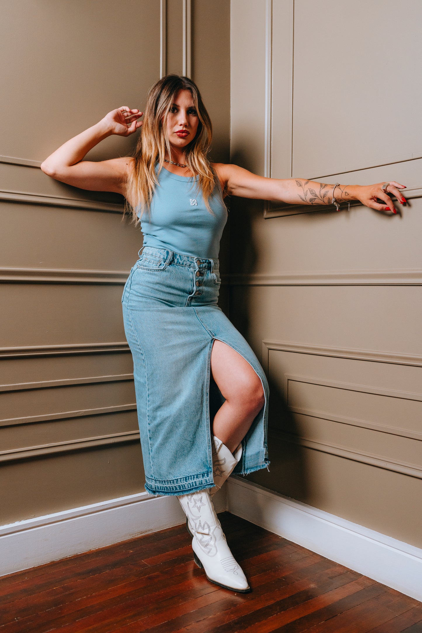 Basic Top Light Blue SS - White
