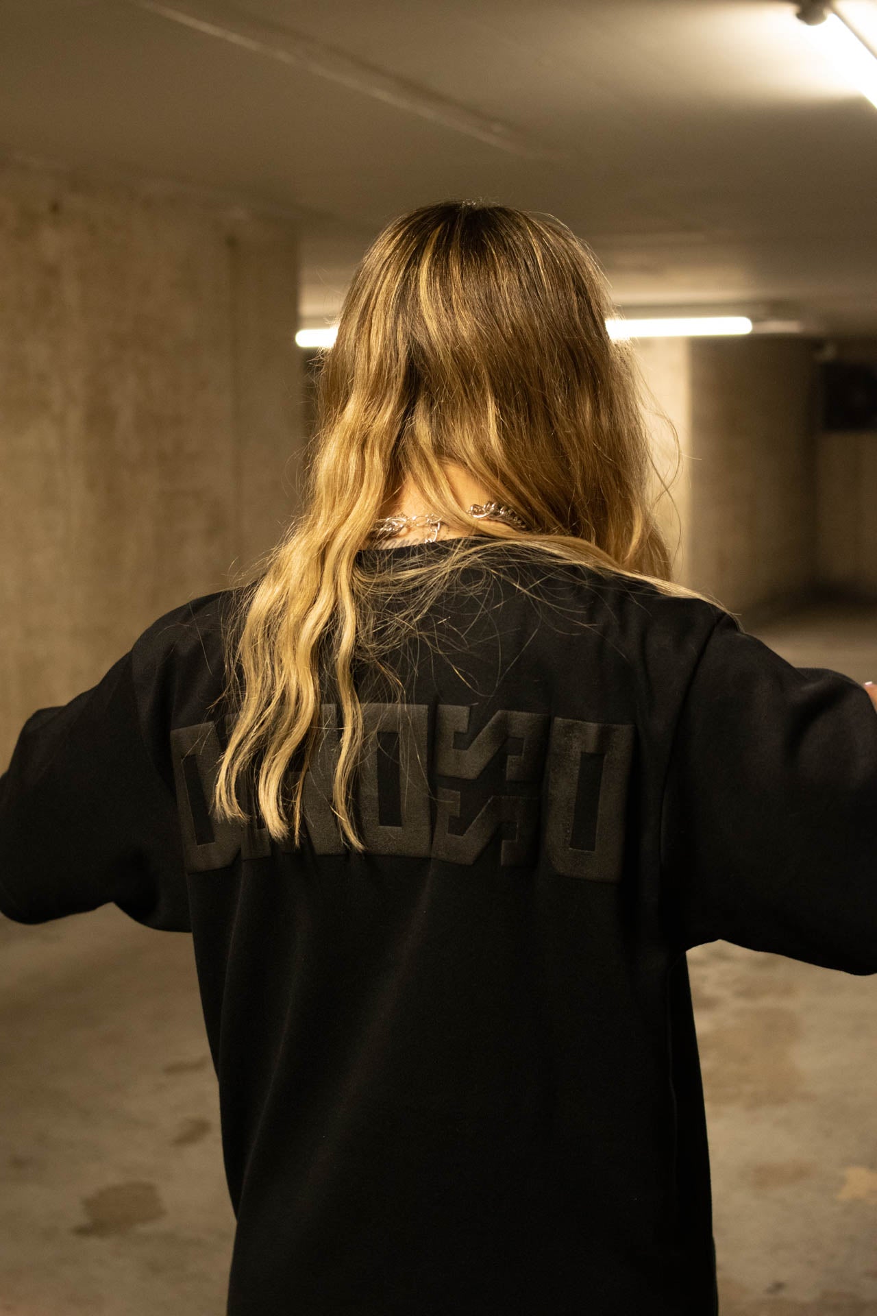BLACK W/BLACK LOGO PUFF